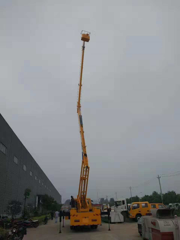 东风153型24米高空作业车