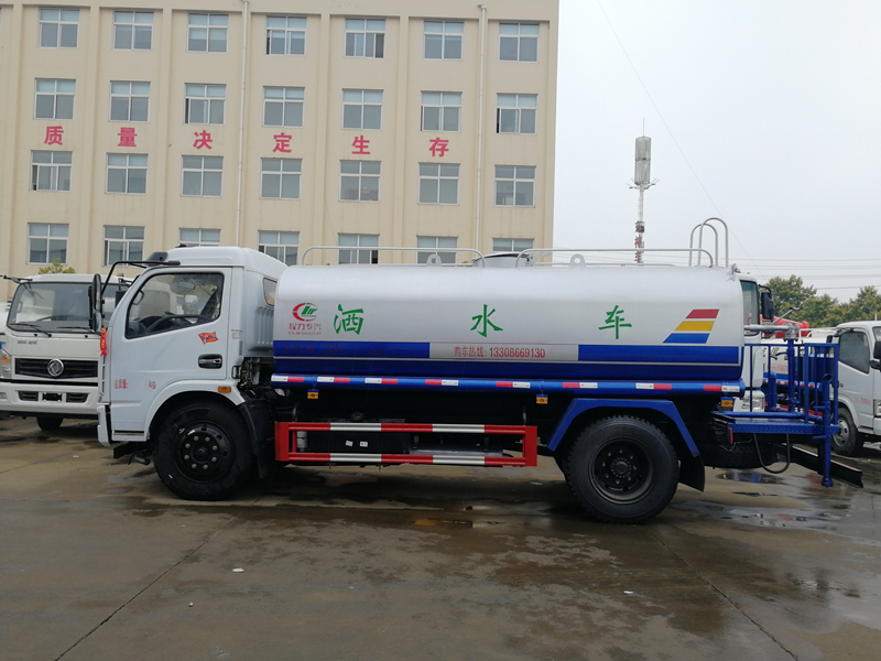 东风多利卡10方洒水车