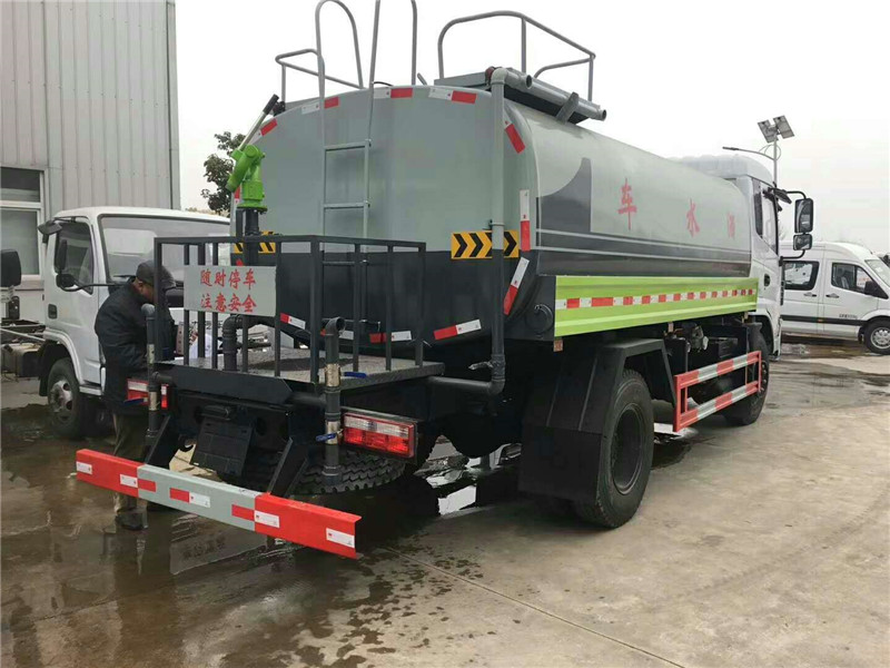 东风专底（D913)12方绿化洒水车