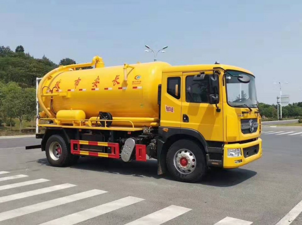 东风D9吸污车12方