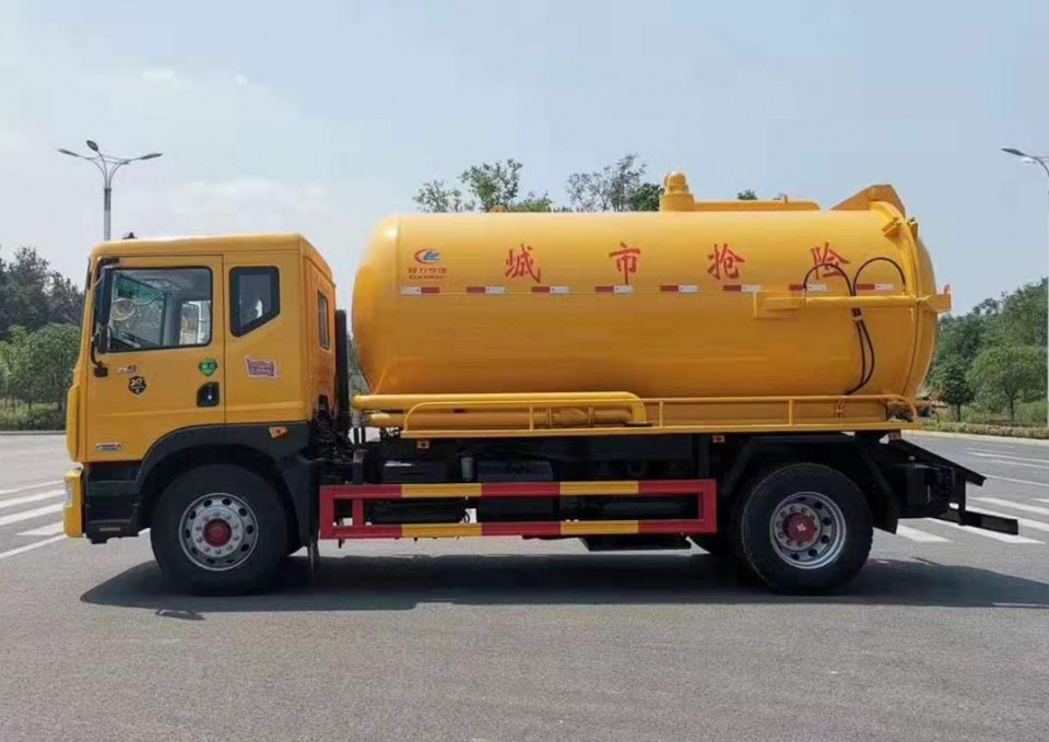 东风D9吸污车12方