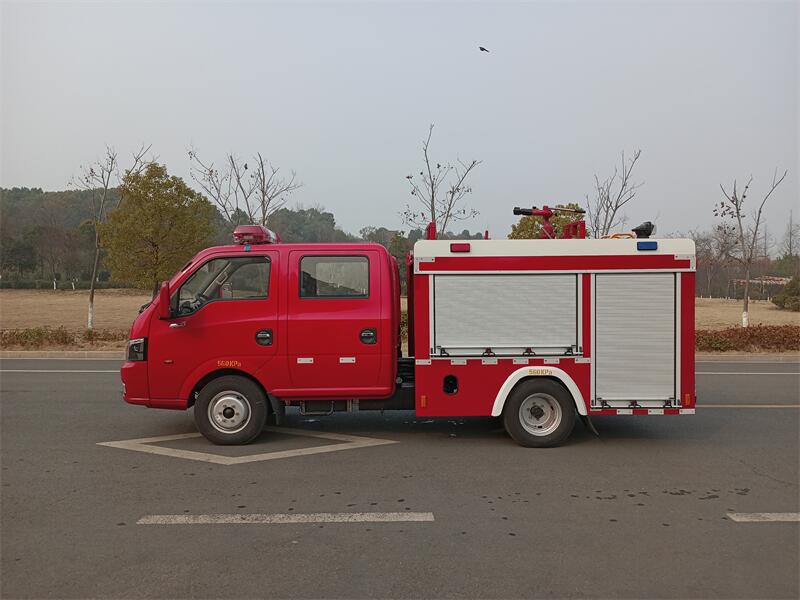 东风途逸1T水罐消防车