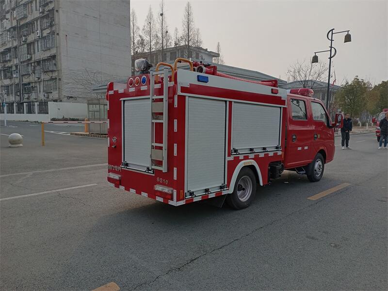 东风途逸1T水罐消防车