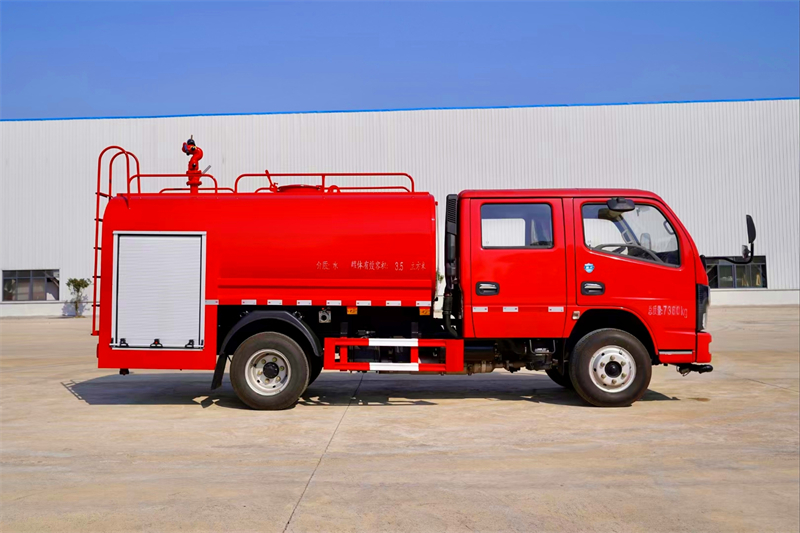 东风D6双排4T消防洒水车