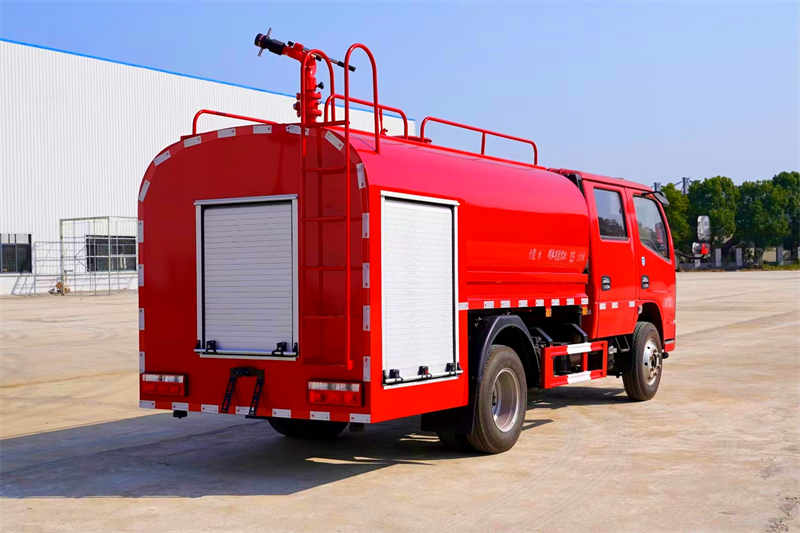 东风D6双排4T消防洒水车